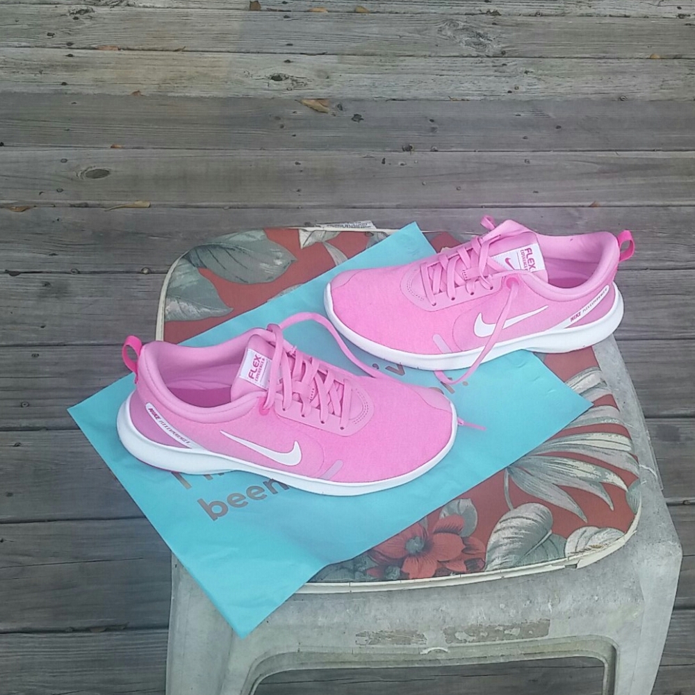 Nike shoes  Flex Experience 8